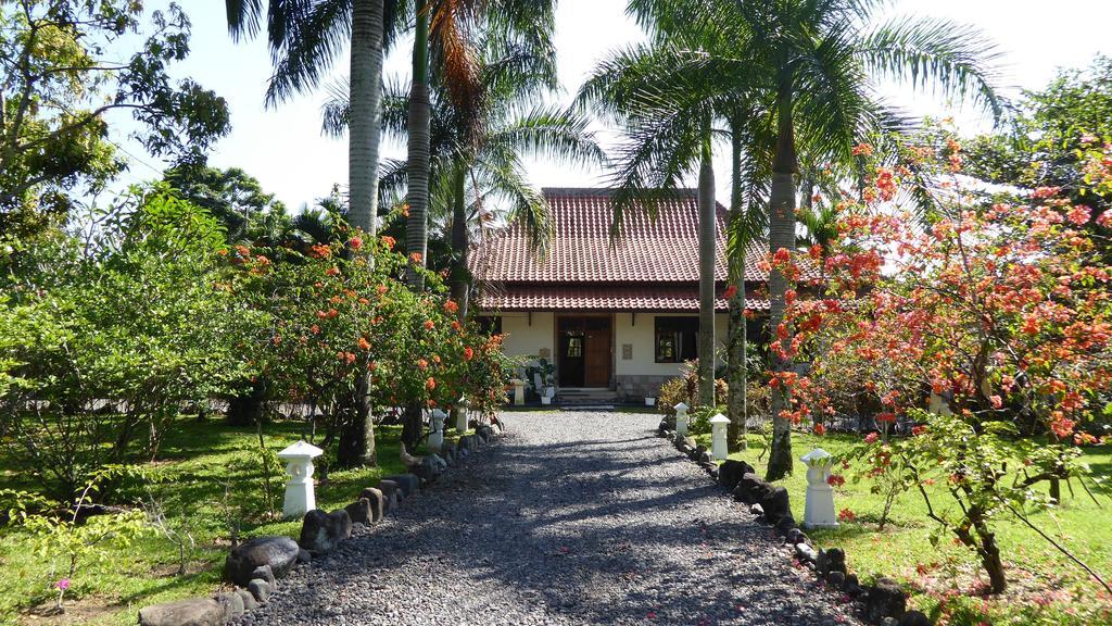 Rumah Kita Villa/Hotel Kalibaru Exterior foto